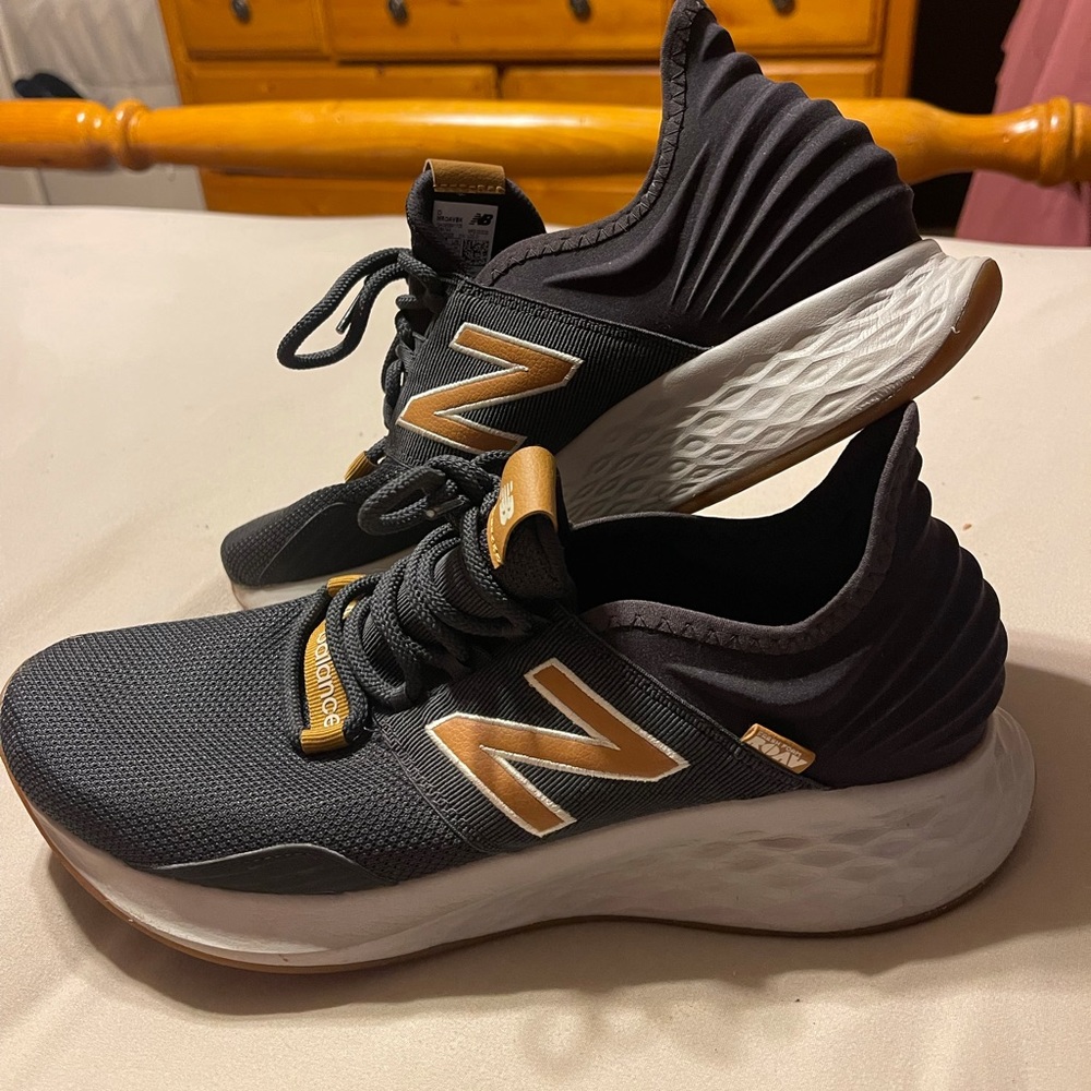 Barely worn. Excellent condition.